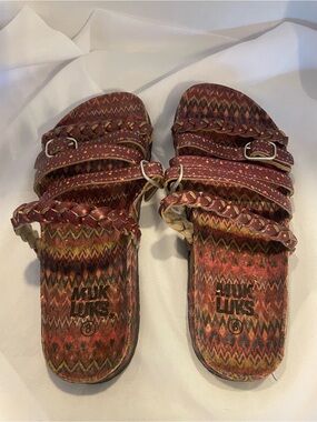 MUK LUKS Women’s Size 8 Slide Sandals – Braided & Buckle Straps, Colorful Zig-Za